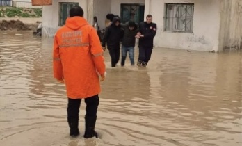 Sağnak yağış felç etti