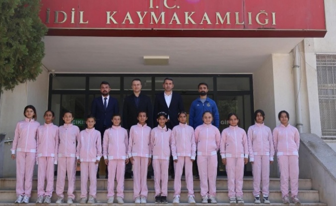 İdil Cumhuriyet ortaokulu Hentbol kızlar takımı bölge Şampiyonu oldu
