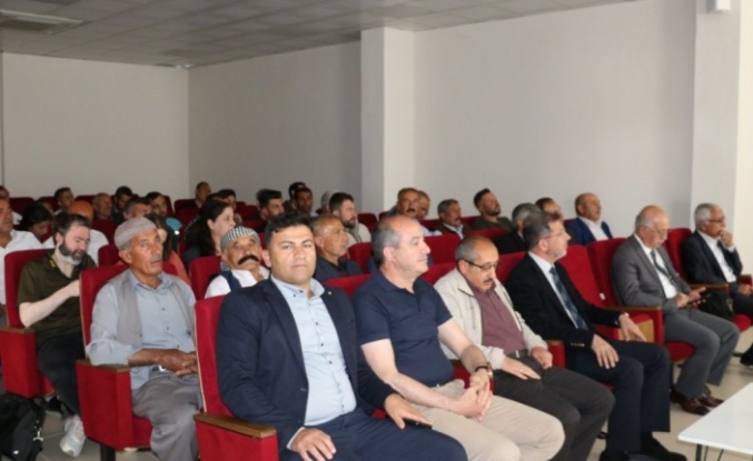 Ziraat Fakültesi Güçlü Konak’ta çiftçilere seminer verdi