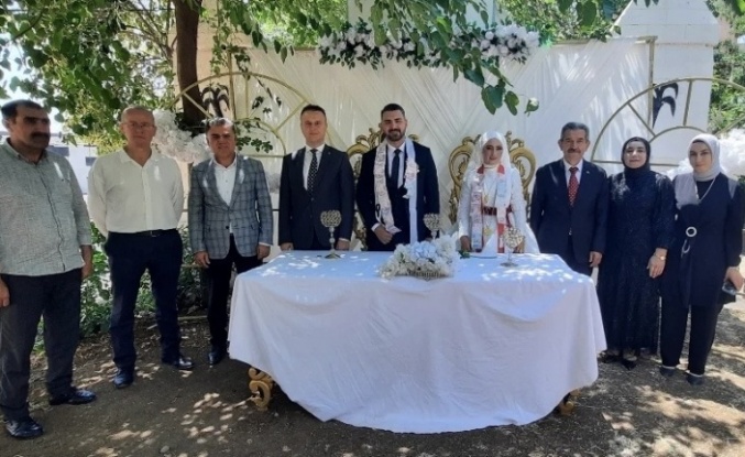 Dr. Garip ile Sevda Dünya evine girdi