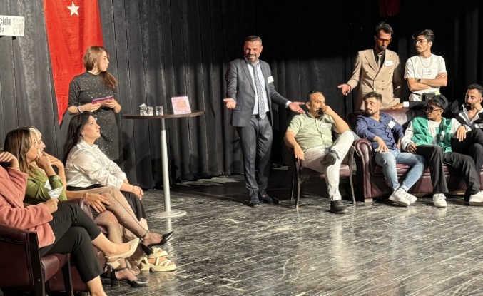 İdil Tiyatro topluluğundan İlk sahne