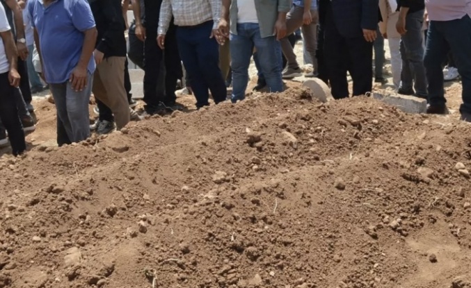 Üç kardeş yan yana toprağa verildi