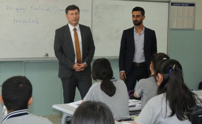 Milli Eğitim Müdürü öğrencilerin eğitim coşkusuna ortak oldu