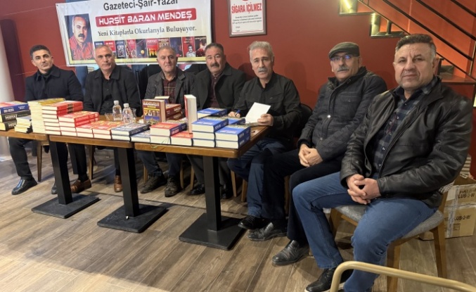 Hürşit Baran Mendeş kitaplarını imzalama günü düzenledi