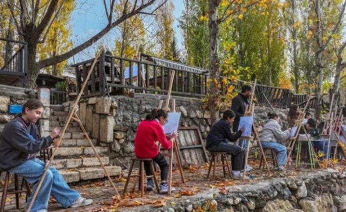 Öğrenciler Doğa ve tarihi tuvale taşıyor