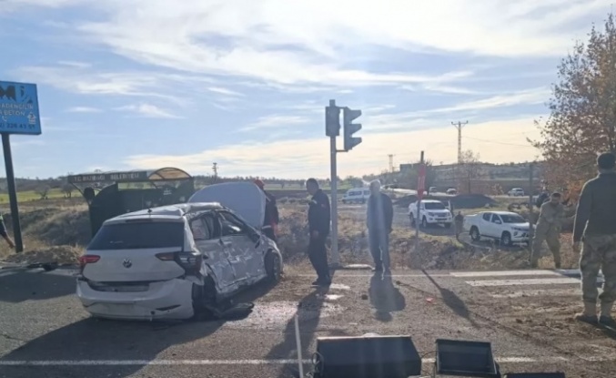 Tır Taksi çarpıştı 1 kişi yaralandı