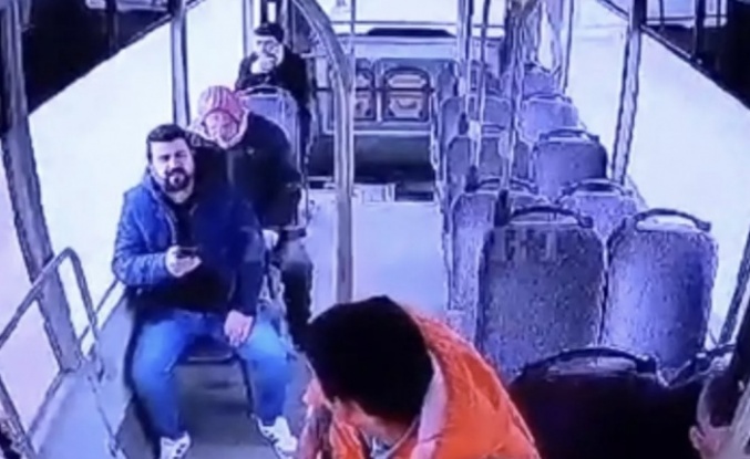 Otobüste fenalaşan adam hayatını kaybetti
