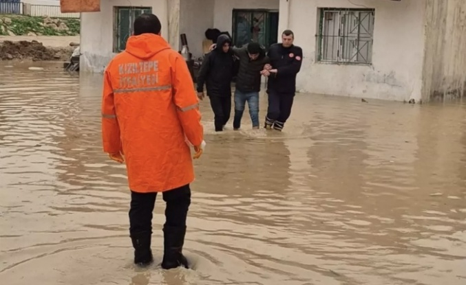 Sağnak yağış felç etti