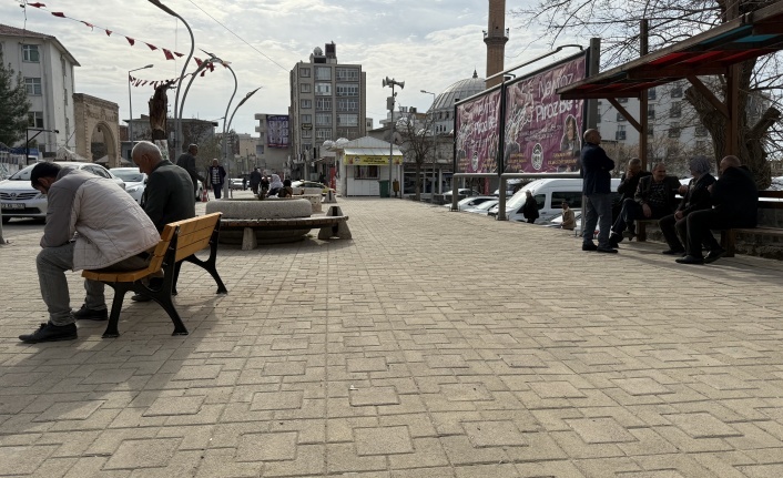 Cumhuriyet Kaldırımında güne başlanır