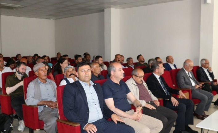 Ziraat Fakültesi Güçlü Konak’ta çiftçilere seminer verdi
