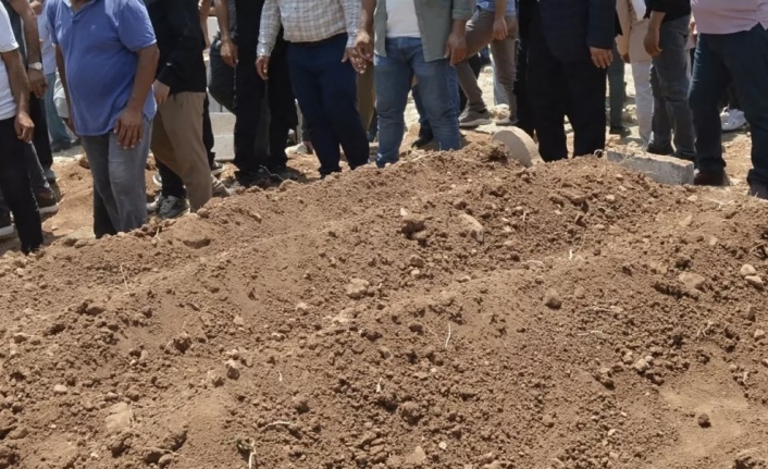 Üç kardeş yan yana toprağa verildi