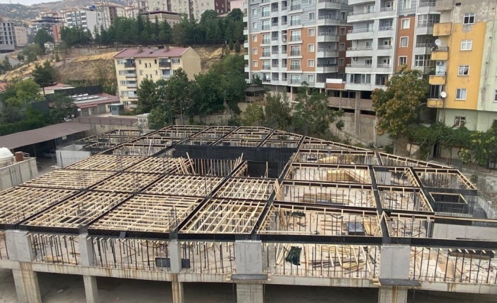 Otopark inşaatında çalışmalar devam ediyor