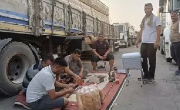 TIR Şoförlerin Sıcak havada zorlu yaşamı