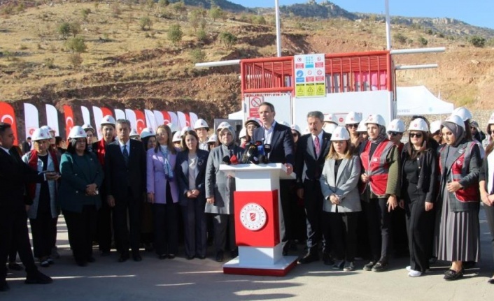 Bakan Bayraktar kadın Mühendislerle Gabar dağına çıktı