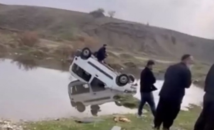 Kazada takla atan araç gölete düştü