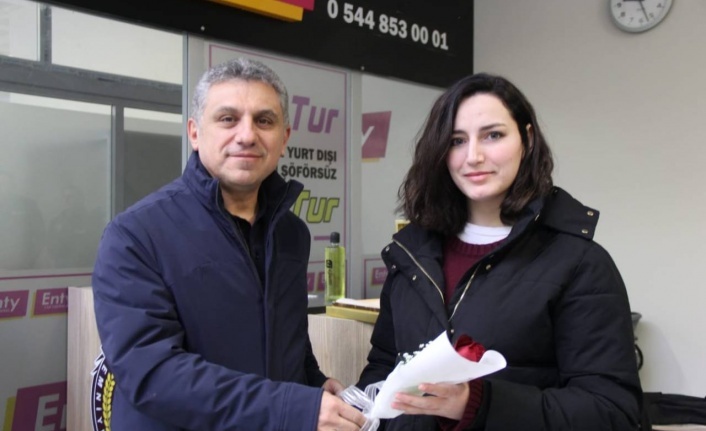 Öğretmenler Kırmızı Güler’le karşılandı