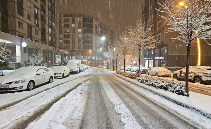 Kar Yağışı nedeniyle okullar tatil edildi