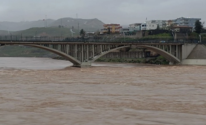 Dicle Nehri Kızıla büründü