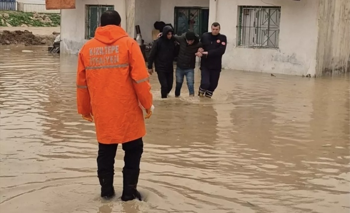 Sağnak yağış felç etti