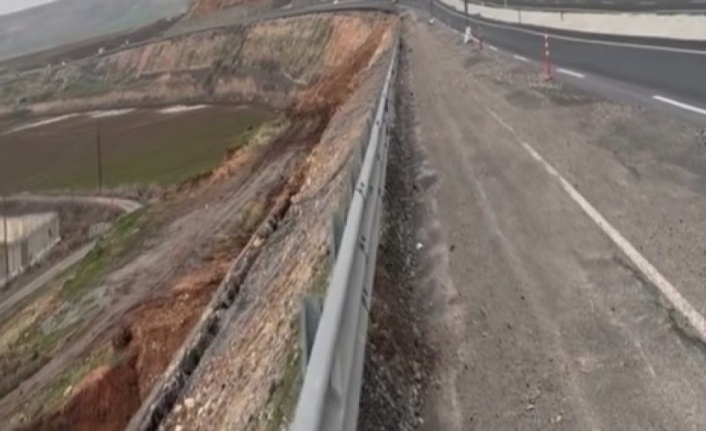 Silopi Cizre karayolunda çökme oldu