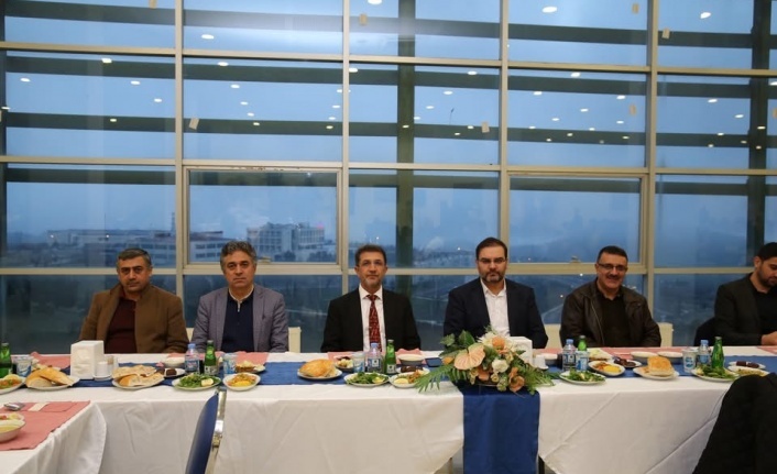 Üniversite’de Geleneksel İftar yemeği